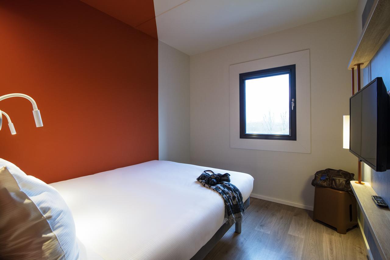 ibis Budget Charleroi Airport Hotel Buitenkant foto