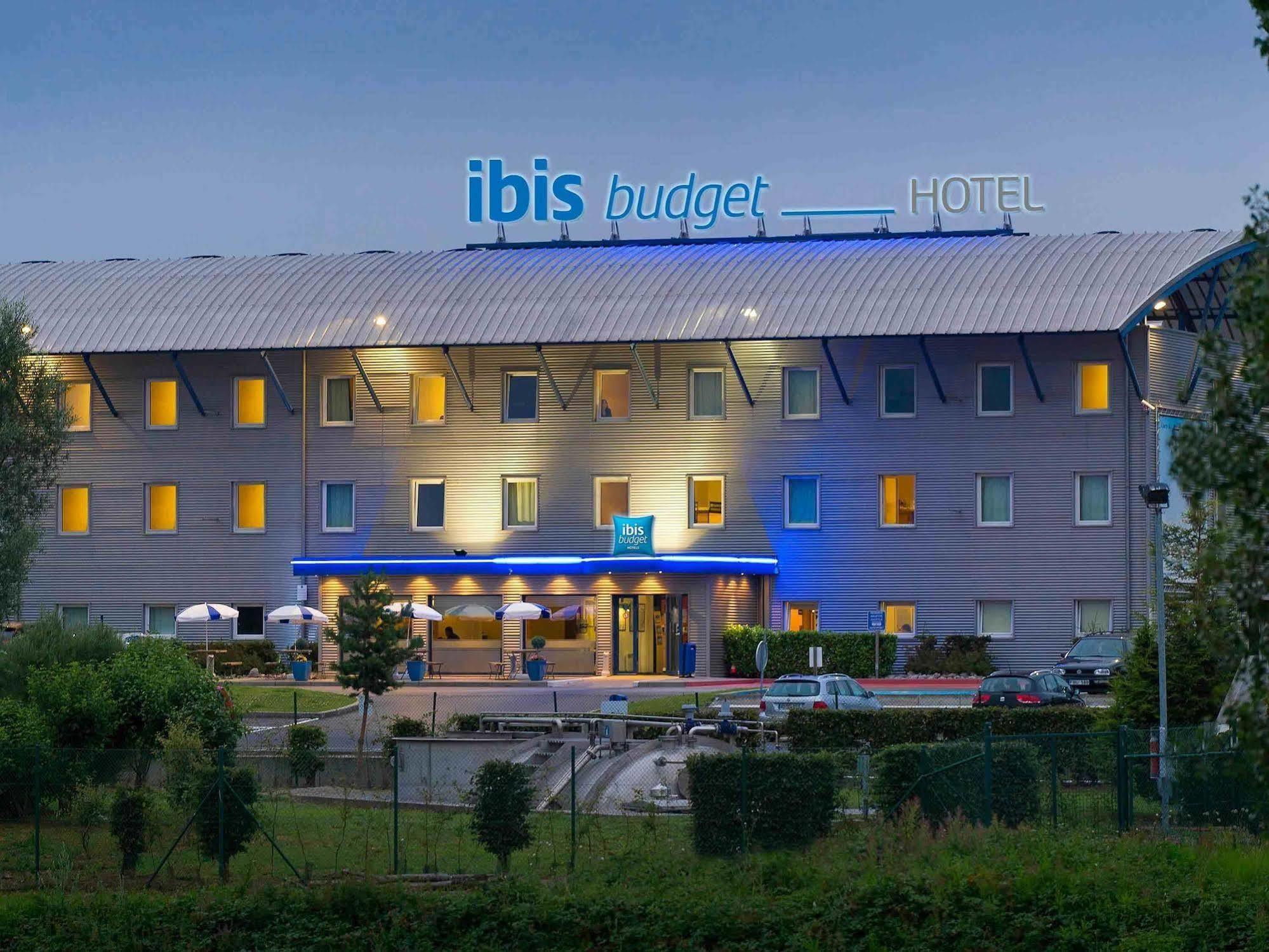 ibis Budget Charleroi Airport Hotel Buitenkant foto